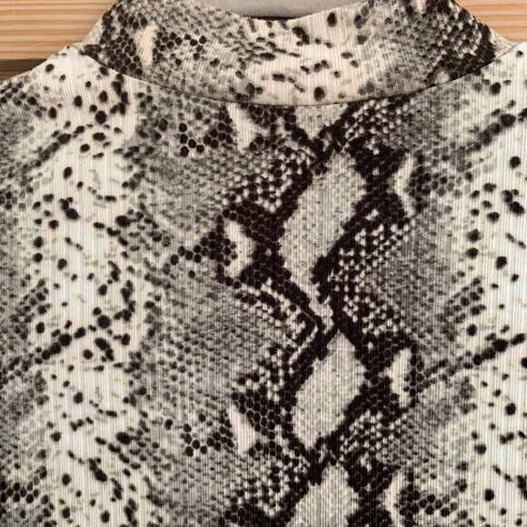 Snakeskin Pattern Top - Picture 3 of 4
